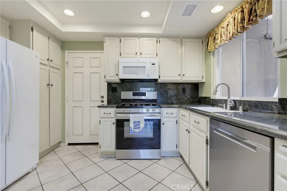 334 Country Club #C Simi Valley, CA 93065