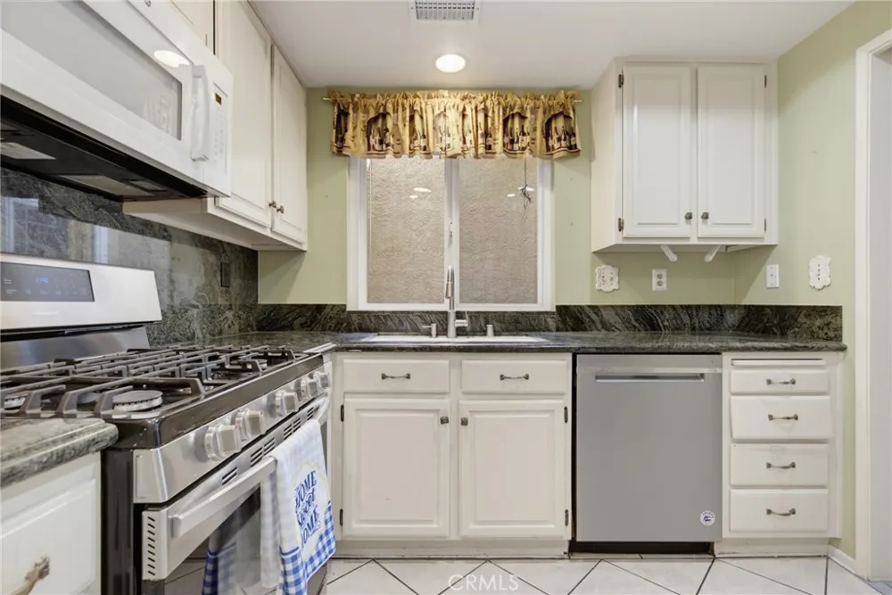 334 Country Club #C Simi Valley, CA 93065