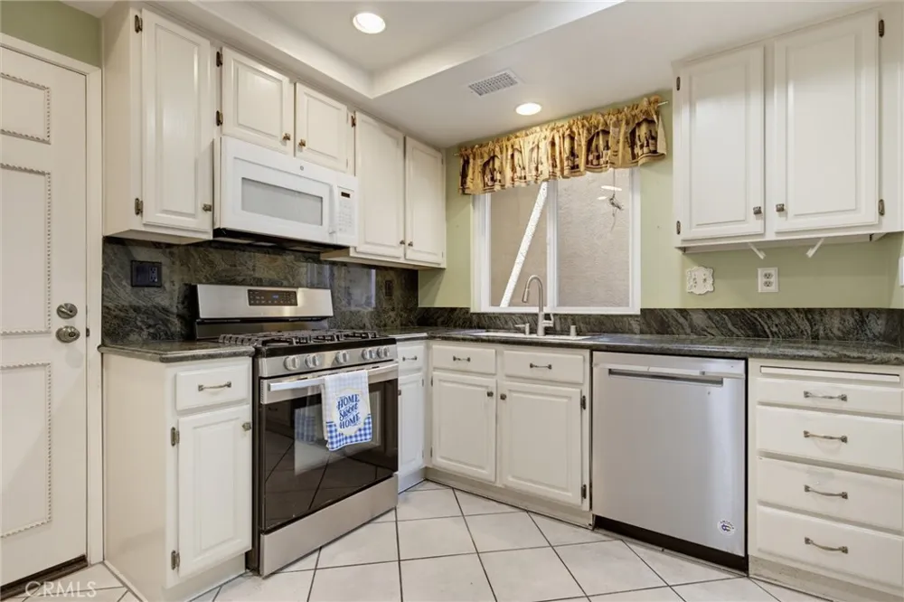 334 Country Club #C Simi Valley, CA 93065