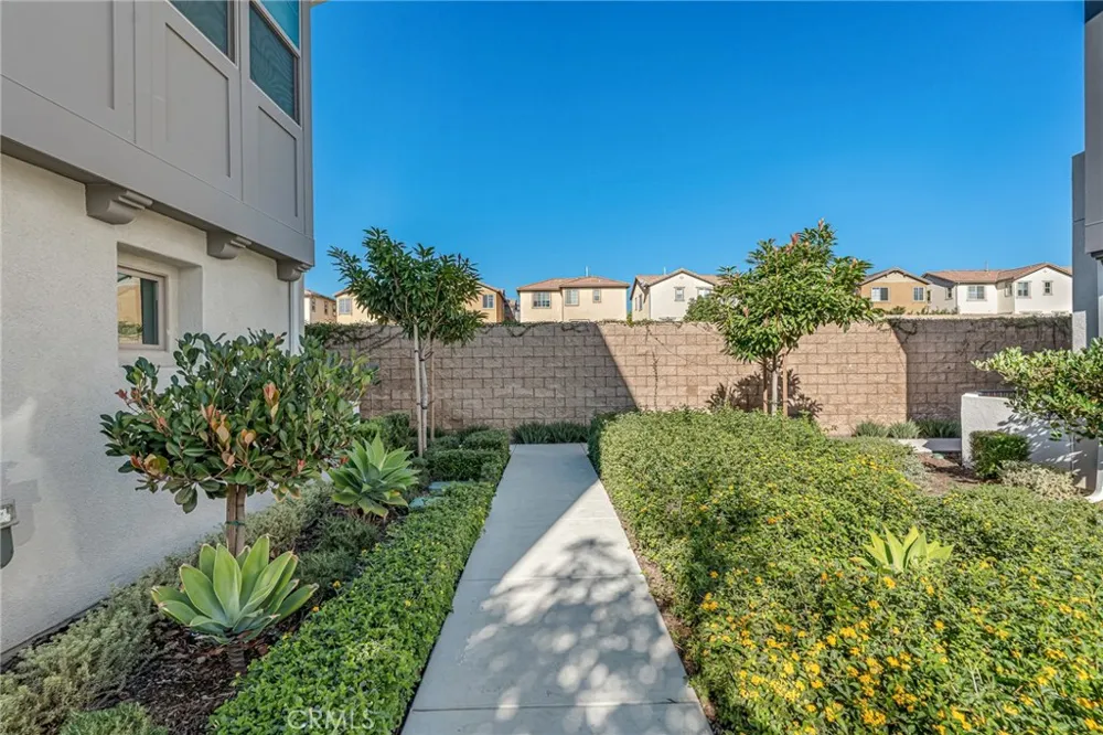149 E Knox La Habra, CA 90631