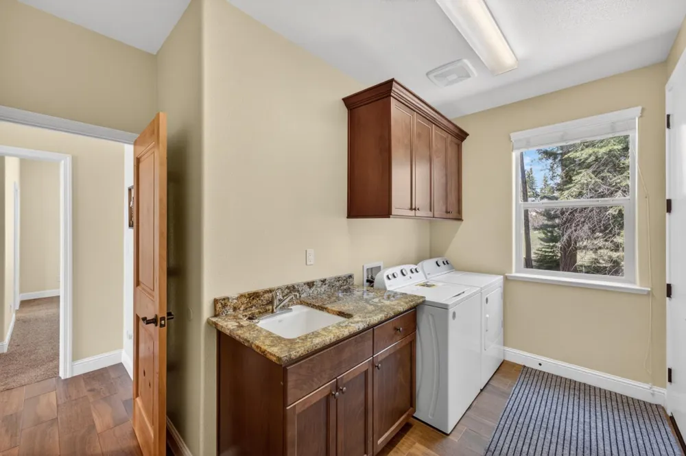 39597 Sunrock Lane Shaver Lake, CA 93664