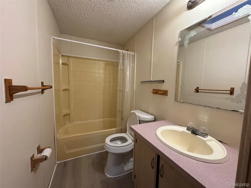 2700 Shimmons Road #161 Auburn Hills City, MI 48326