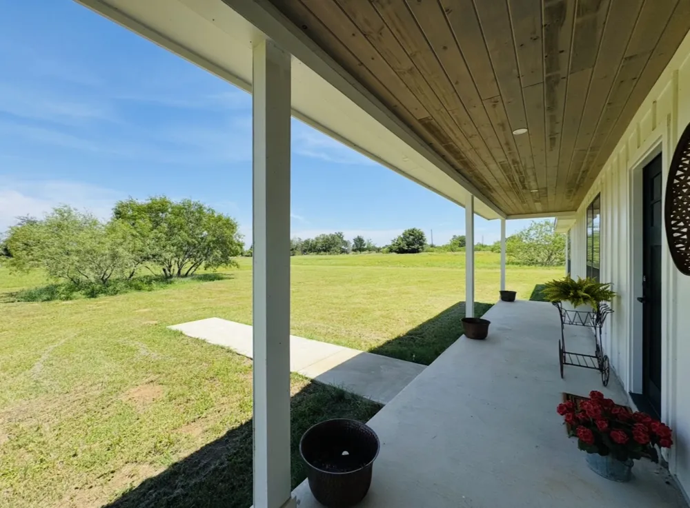 1294 Private Road 7037 Lexington, TX 78947