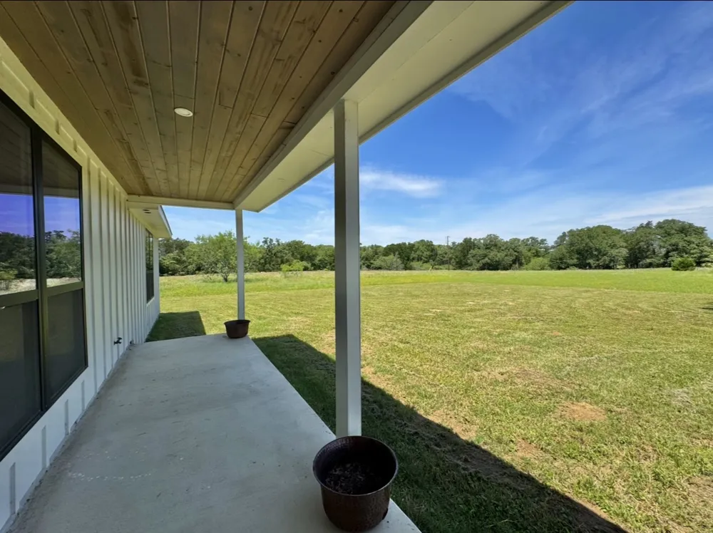 1294 Private Road 7037 Lexington, TX 78947