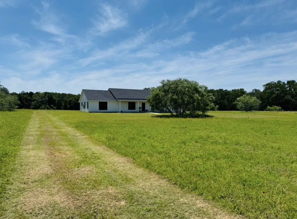 1294 Private Road 7037 Lexington, TX 78947