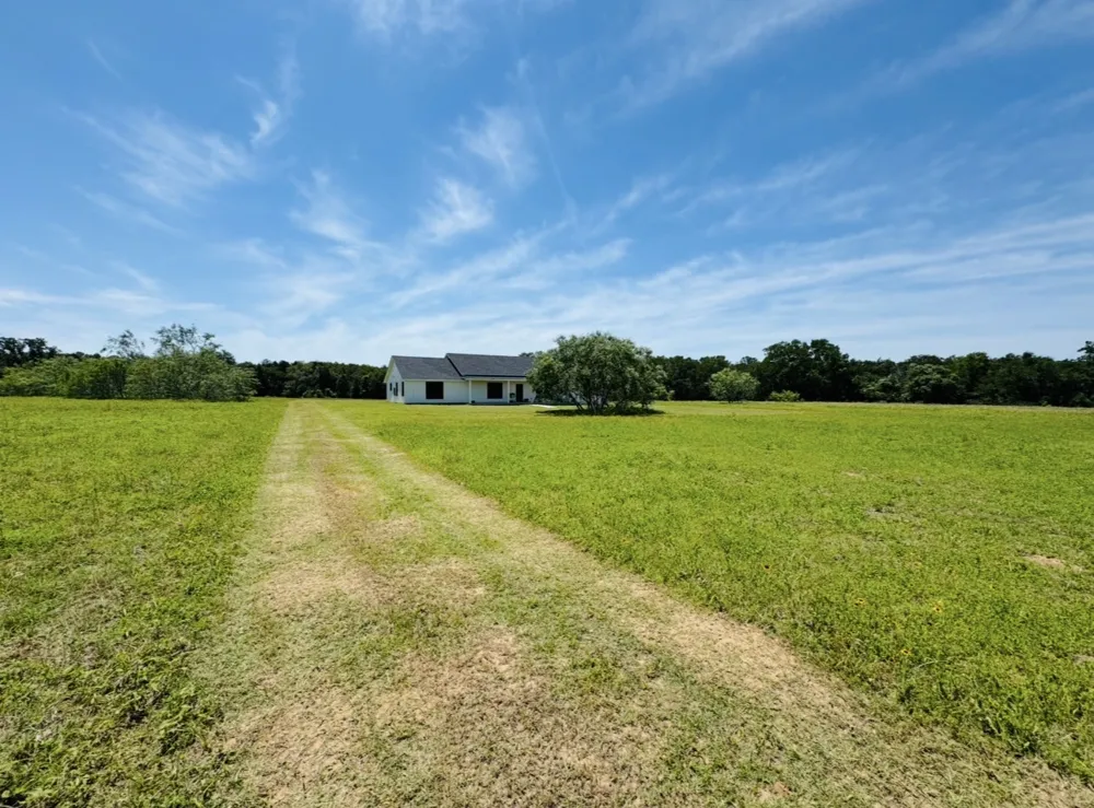 1294 Private Road 7037 Lexington, TX 78947