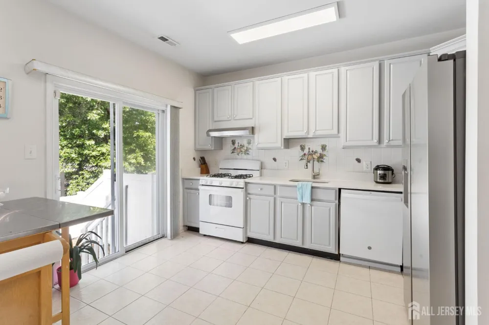 1203 Yarrow Circle South Brunswick, NJ 08810
