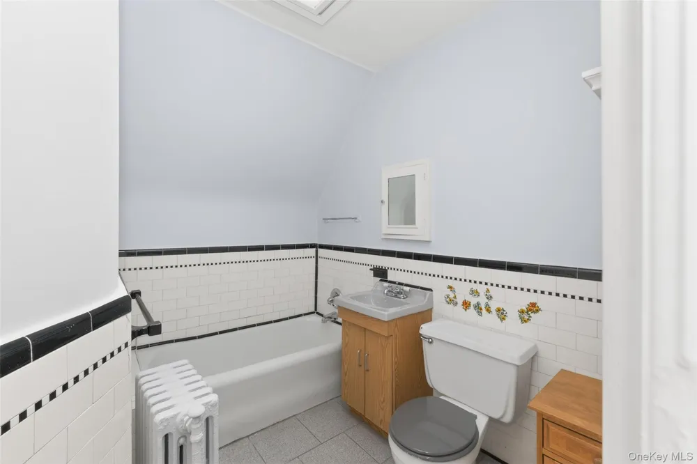 34-39 75th Street Jackson Heights, NY 11372