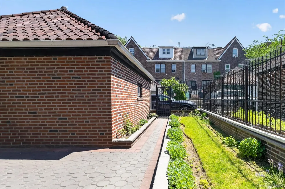 34-39 75th Street Jackson Heights, NY 11372