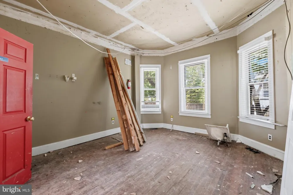 908 W STATE STREET Trenton, NJ 08618