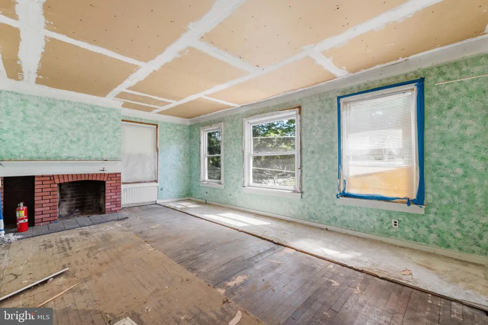 908 W STATE STREET Trenton, NJ 08618