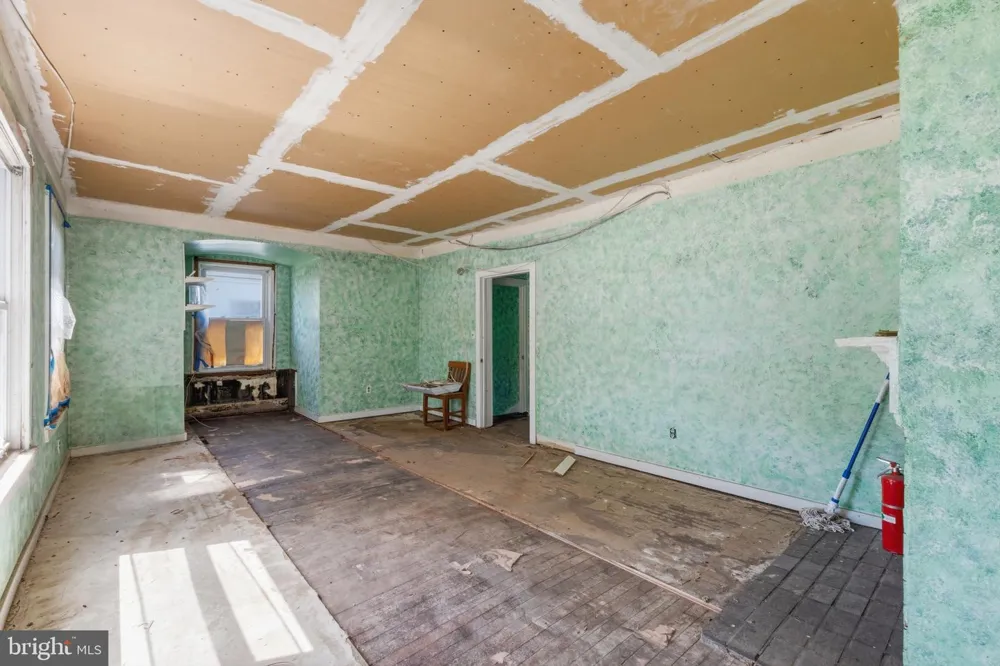 908 W STATE STREET Trenton, NJ 08618
