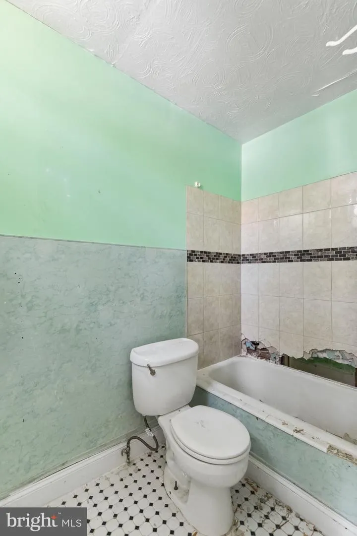 908 W STATE STREET Trenton, NJ 08618