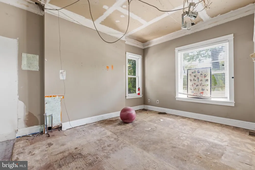 908 W STATE STREET Trenton, NJ 08618
