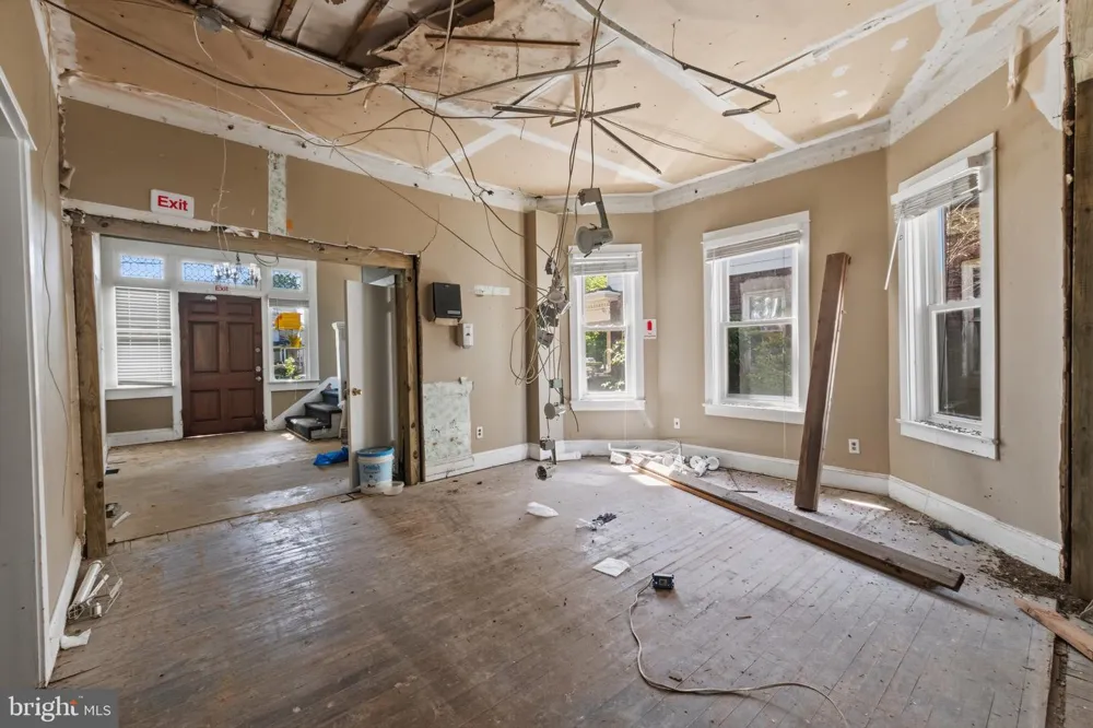 908 W STATE STREET Trenton, NJ 08618