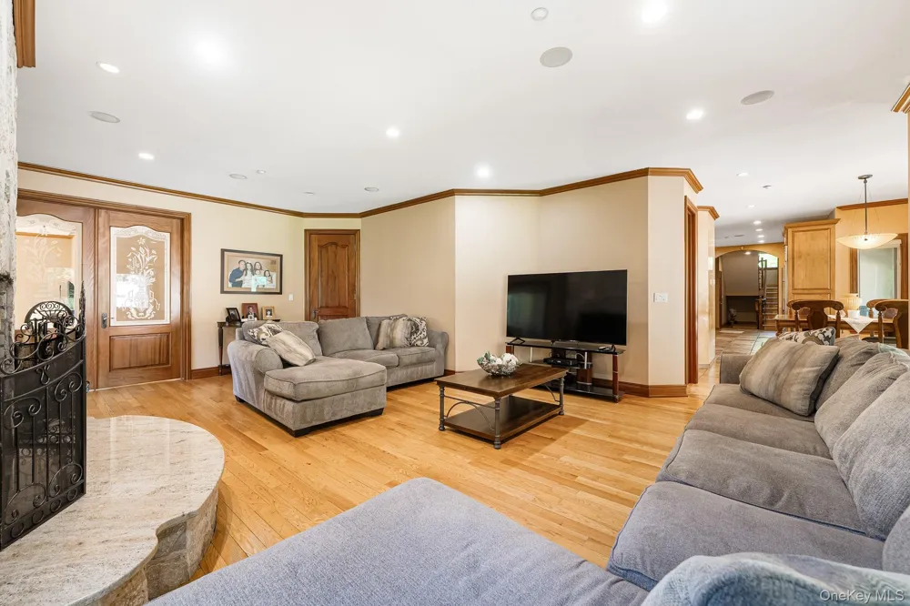 33 Winding Road Farm E Ardsley, NY 10502