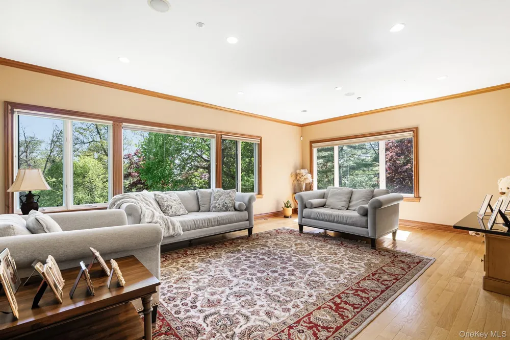 33 Winding Road Farm E Ardsley, NY 10502