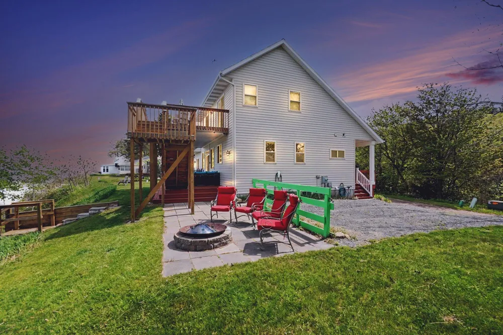 3053 Lakeshore Drive Mears, MI 49436