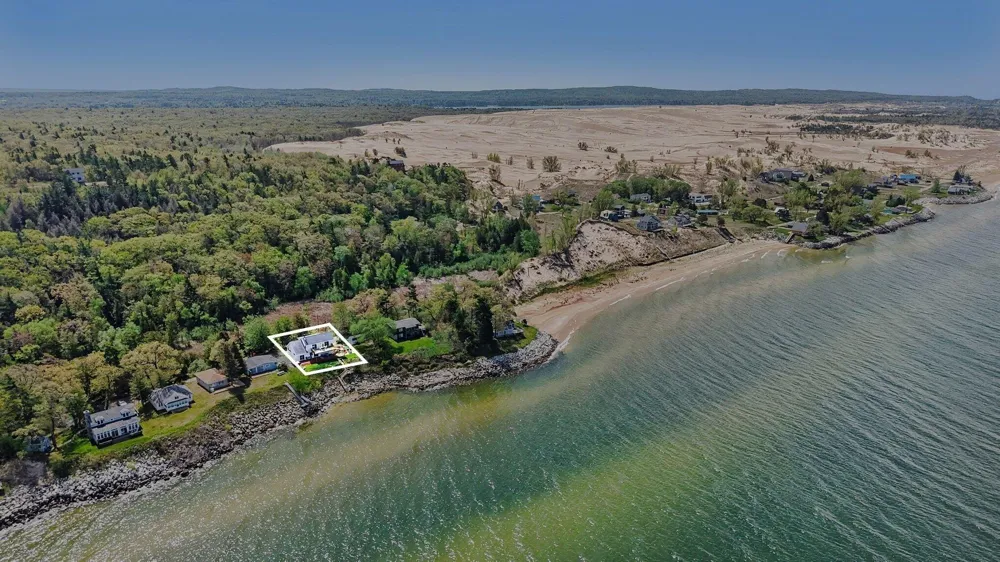 3053 Lakeshore Drive Mears, MI 49436