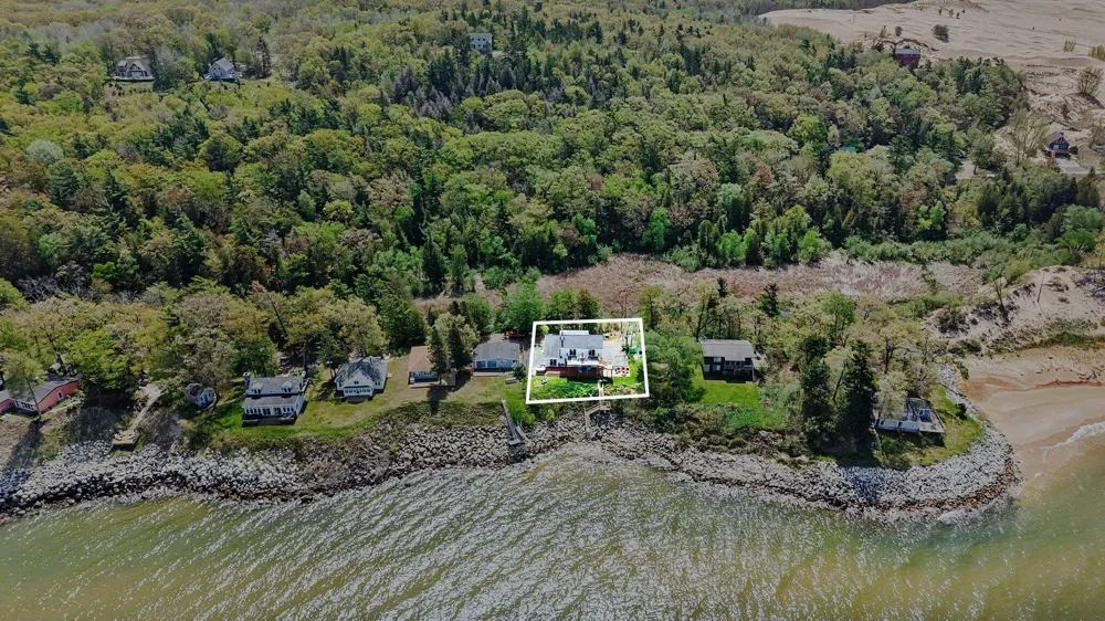 3053 Lakeshore Drive Mears, MI 49436