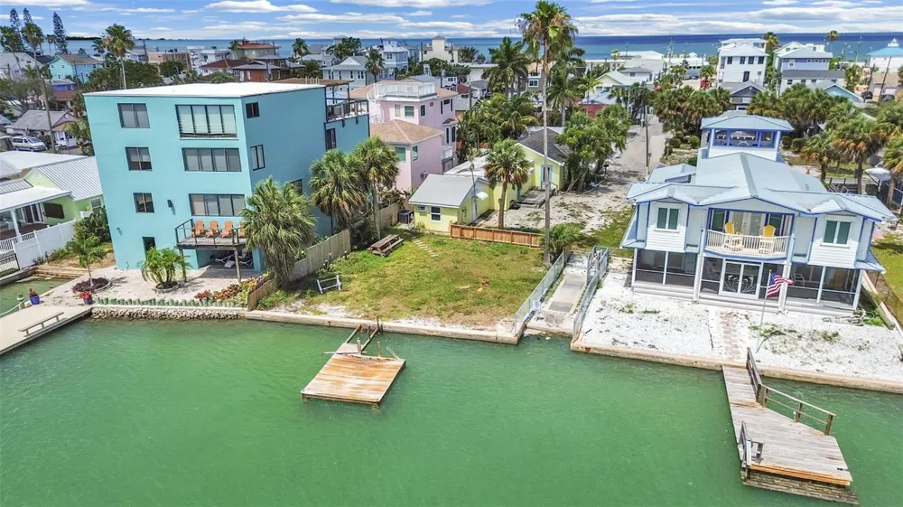 201 90TH AVENUE Treasure Island, FL 33706