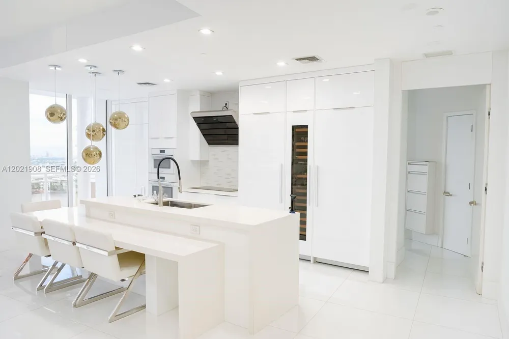 901 Brickell Key Blvd #3307 Miami, FL 33131