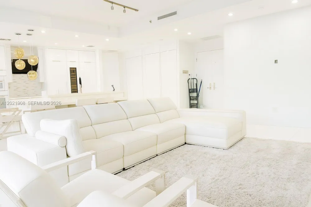 901 Brickell Key Blvd #3307 Miami, FL 33131