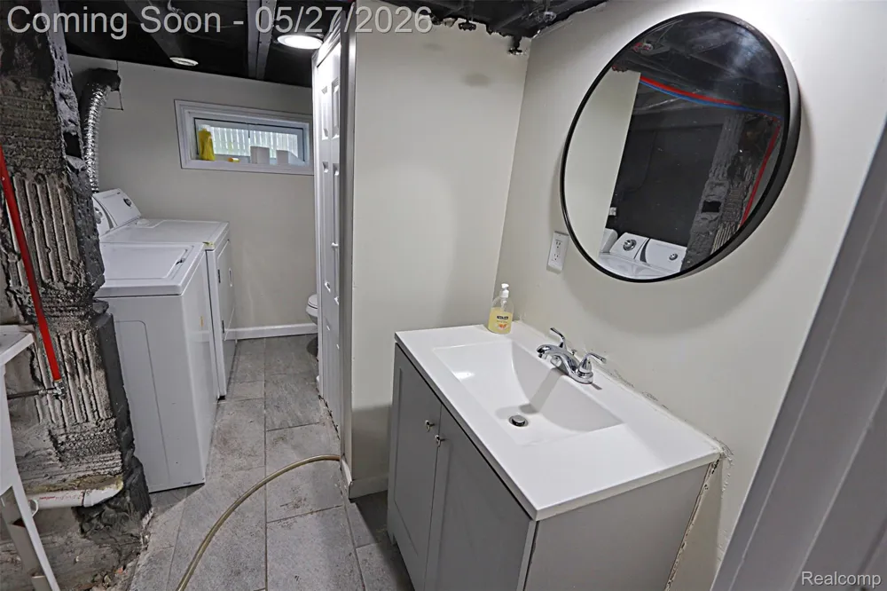 1149 Cambridge Road Berkley City, MI 48072