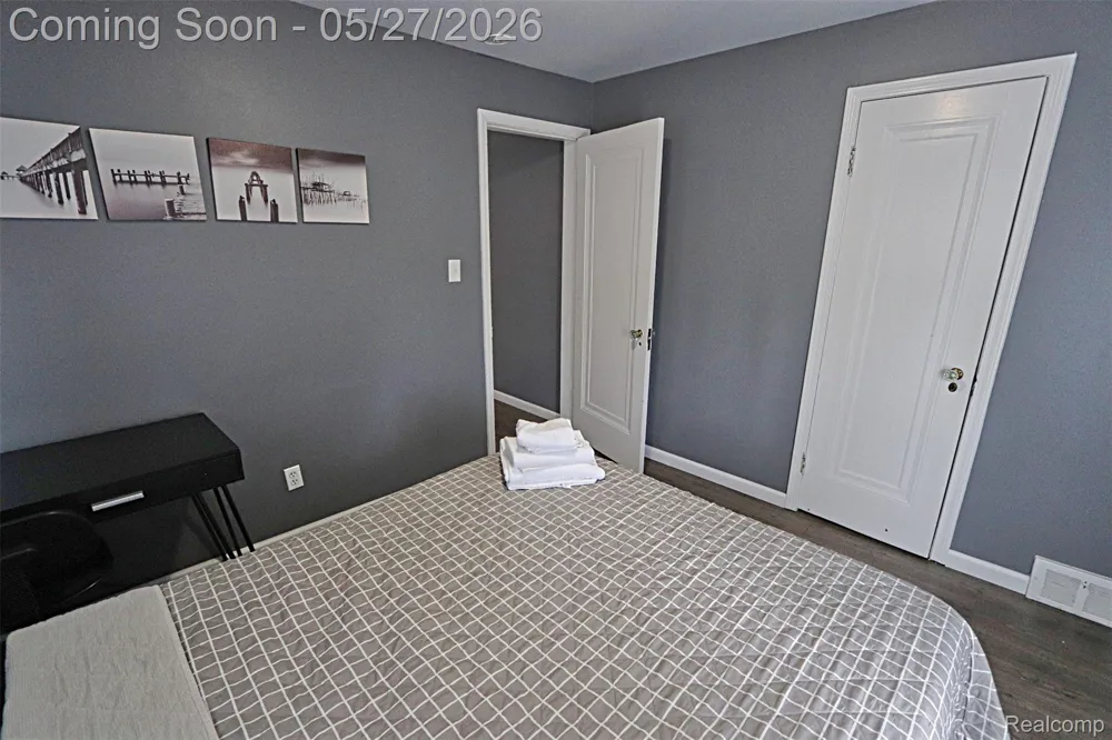 1149 Cambridge Road Berkley City, MI 48072