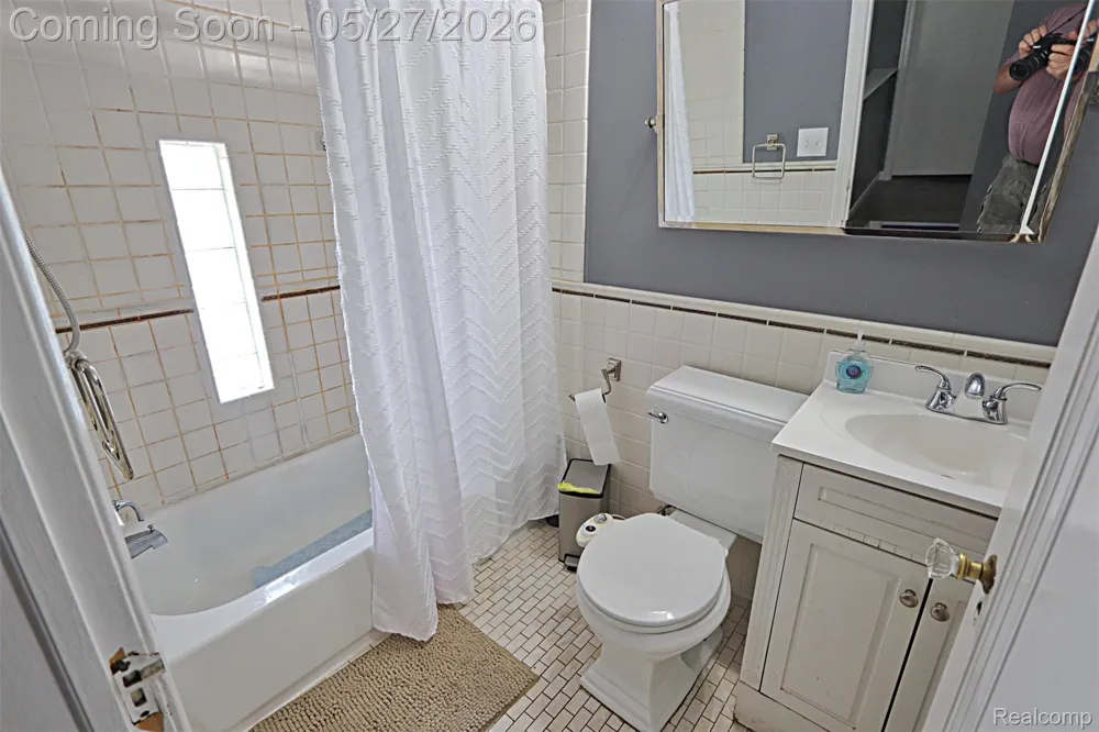 1149 Cambridge Road Berkley City, MI 48072