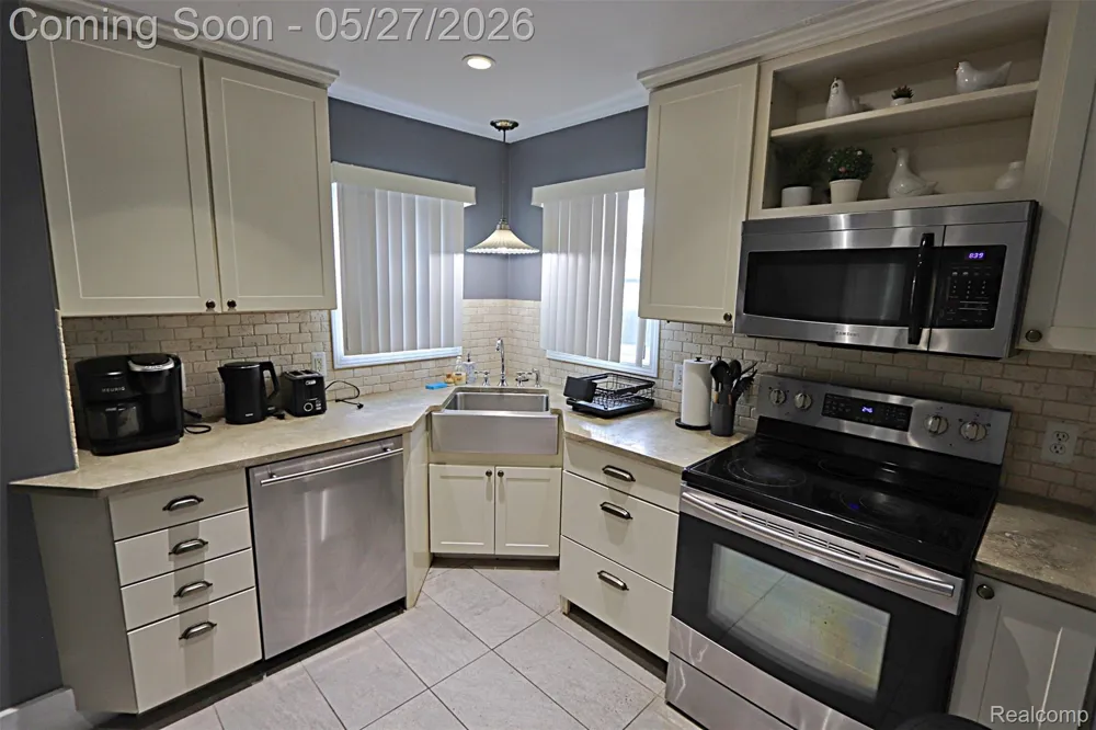 1149 Cambridge Road Berkley City, MI 48072