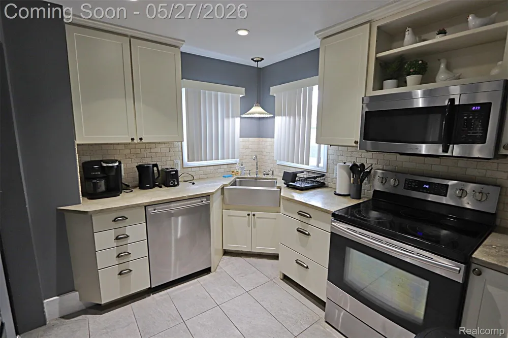 1149 Cambridge Road Berkley City, MI 48072