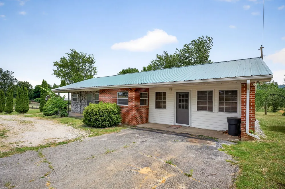 1372 Jamestown Hwy Livingston, TN 38570