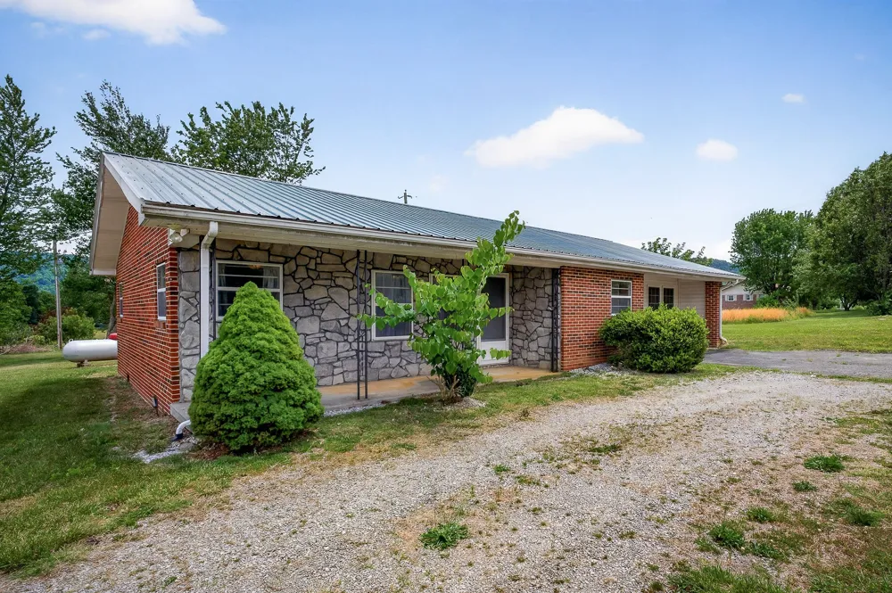 1372 Jamestown Hwy Livingston, TN 38570