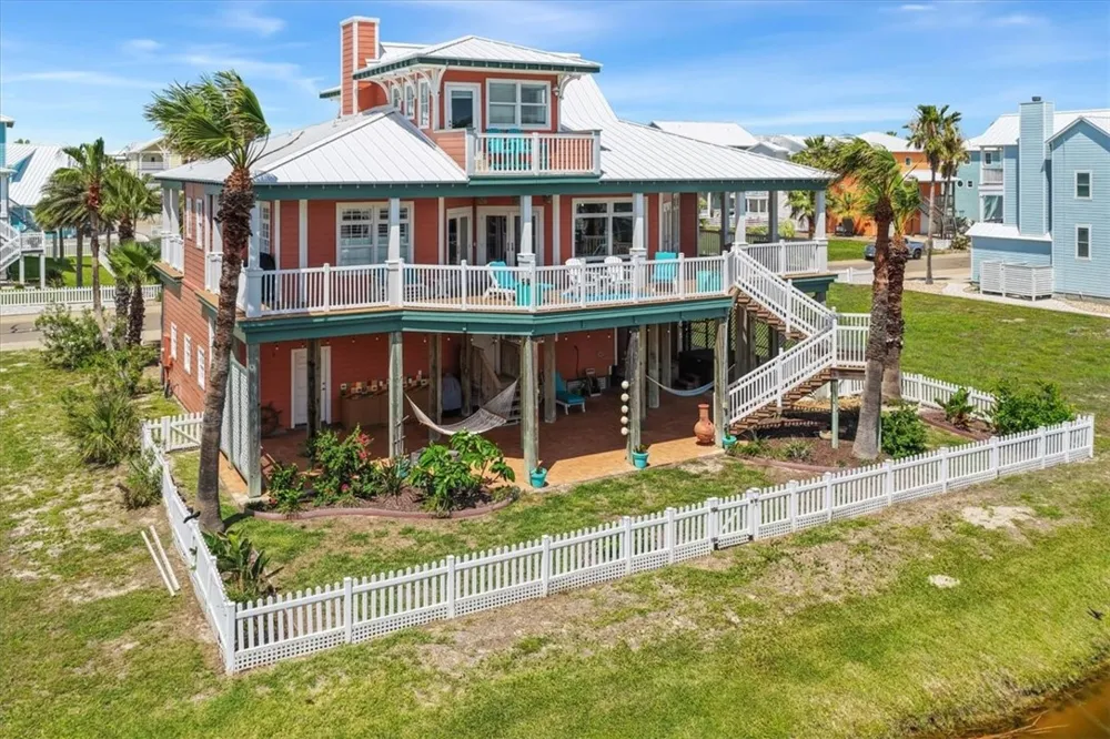 220 Keewaydin Port Aransas, TX 78373
