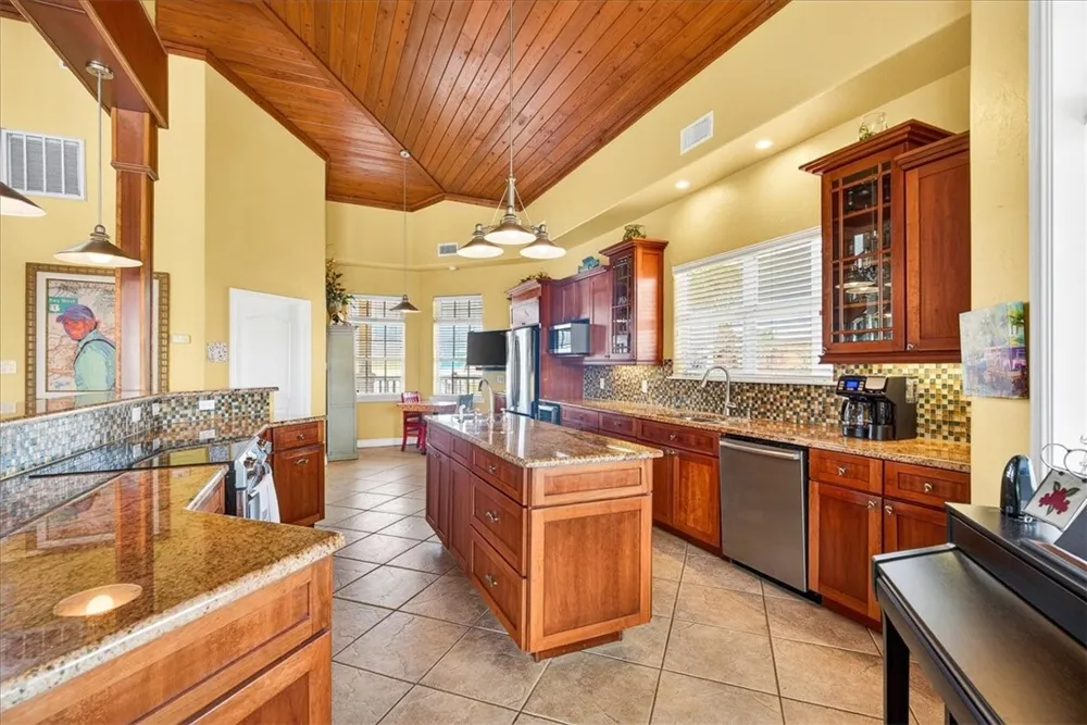 220 Keewaydin Port Aransas, TX 78373