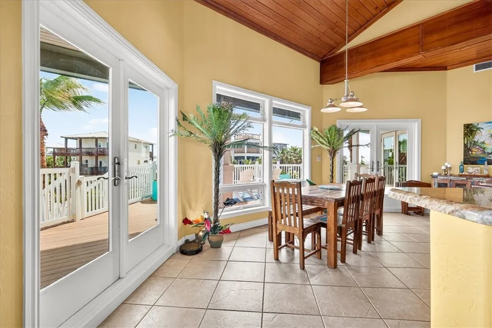 220 Keewaydin Port Aransas, TX 78373