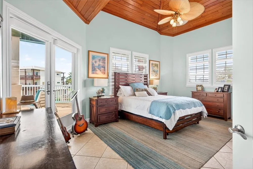 220 Keewaydin Port Aransas, TX 78373