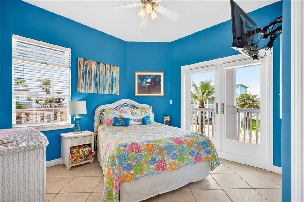 220 Keewaydin Port Aransas, TX 78373