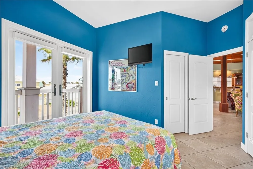 220 Keewaydin Port Aransas, TX 78373
