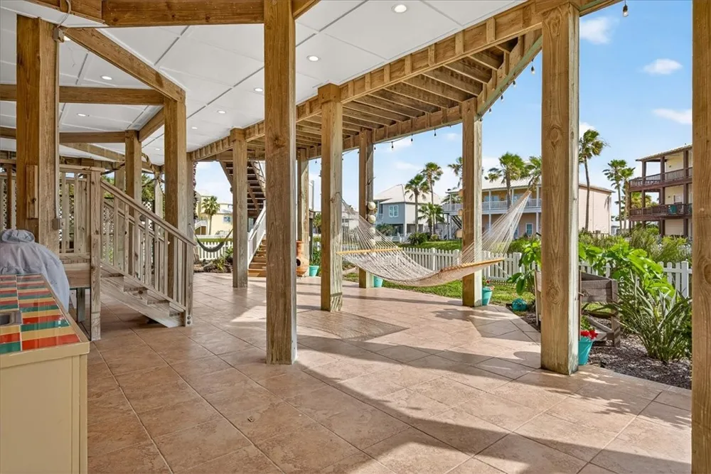 220 Keewaydin Port Aransas, TX 78373