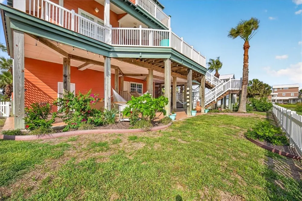 220 Keewaydin Port Aransas, TX 78373
