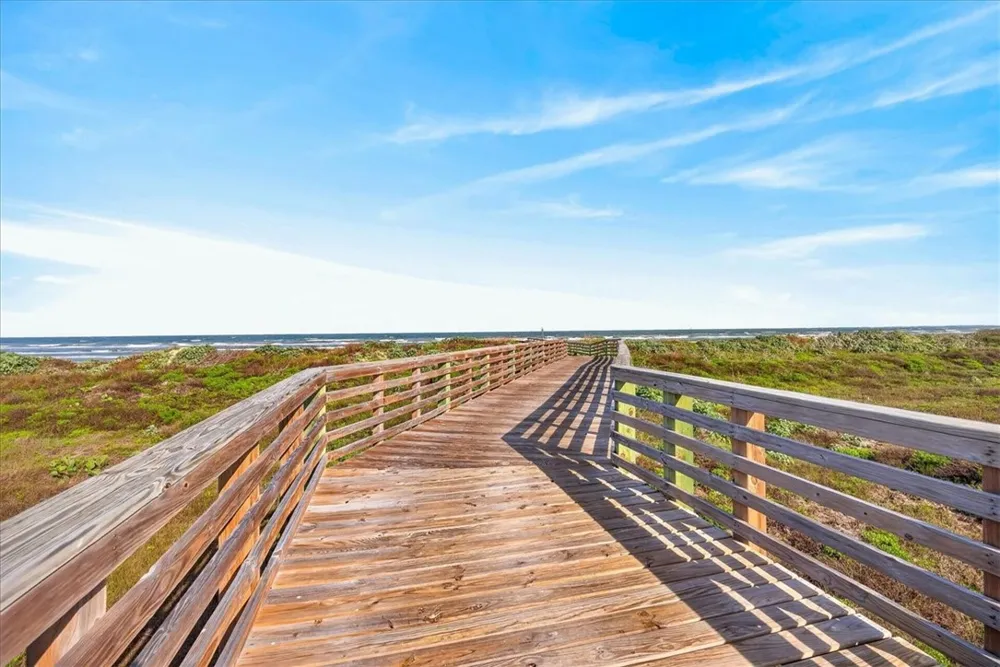 220 Keewaydin Port Aransas, TX 78373
