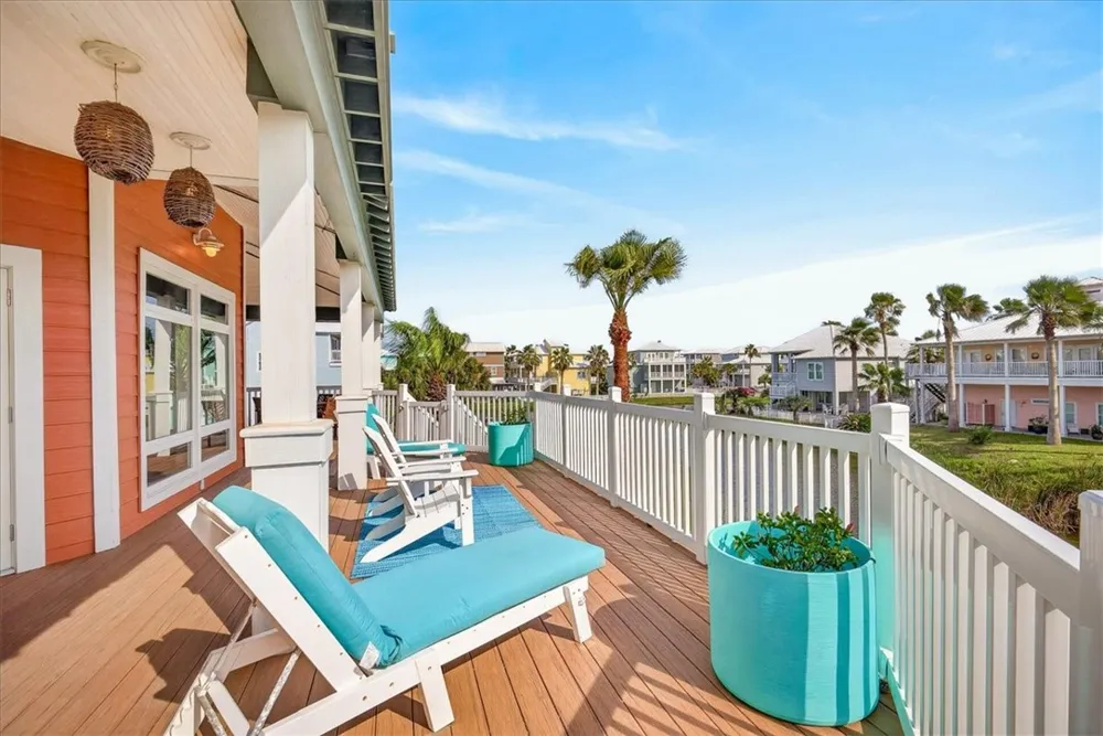 220 Keewaydin Port Aransas, TX 78373