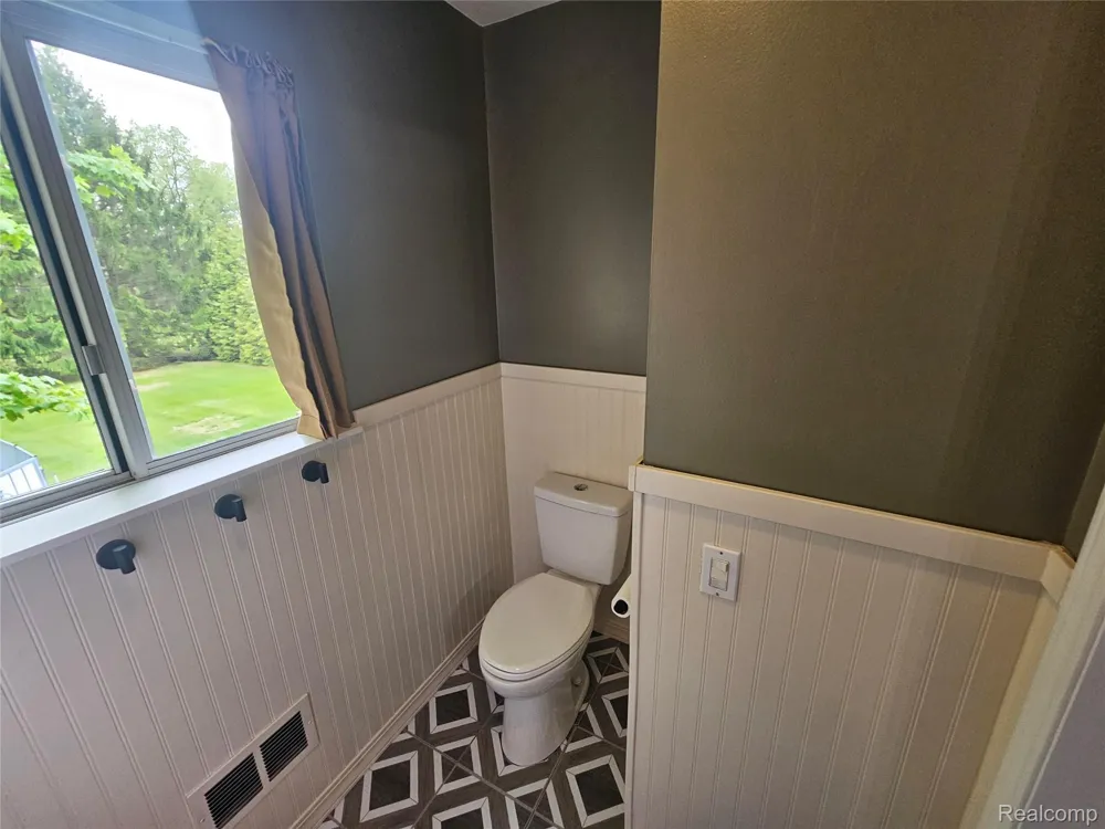 1210 Bay Ridge Highland Charter Township, MI 48356