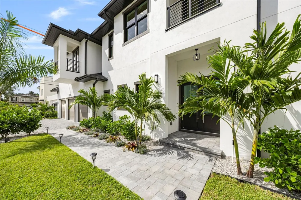 3701 S LYNWOOD AVENUE Tampa, FL 33611