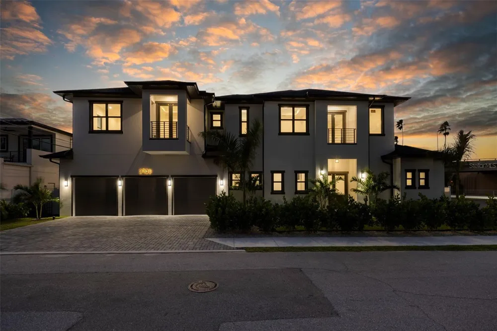 3701 S LYNWOOD AVENUE Tampa, FL 33611