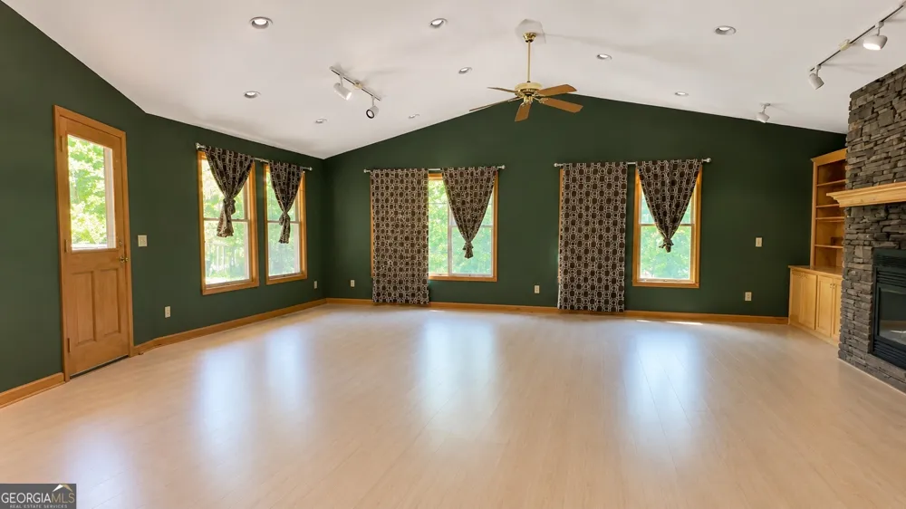 1990 Hewell RD NW Dewy Rose, GA 30634