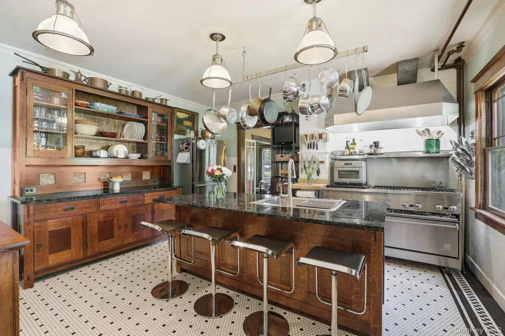 8 Elmer Galloway Road Katonah, NY 10536
