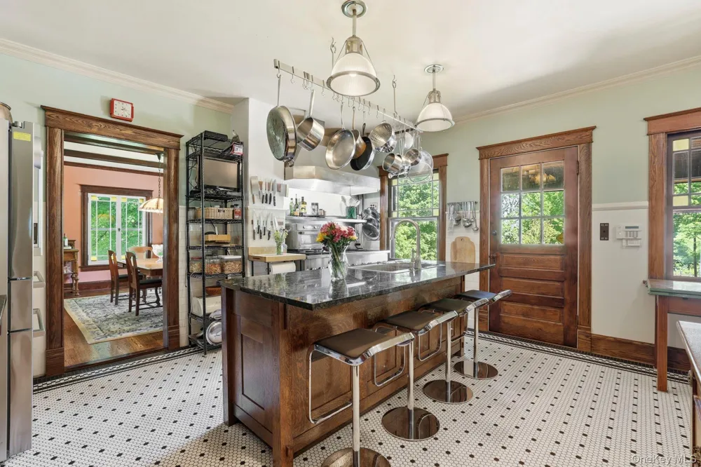 8 Elmer Galloway Road Katonah, NY 10536